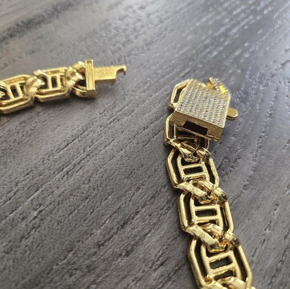 Elegant Iced Out Fully Rhinestone Figaro H-shape Design Gold Chain Necklace - Picture 7 of 10